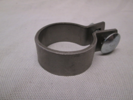 Uitlaatklem plat met strip 1 1/2" (38mm) C-AHT94