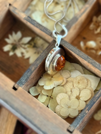 Vintage medaillon met Amber steen