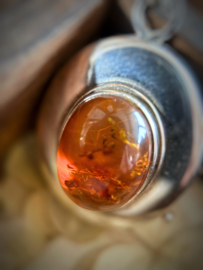 Vintage medaillon met Amber steen