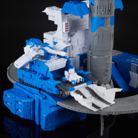Transformers Generations Selects Titan Class Guardian Robot and Lunar-Tread - Pre order