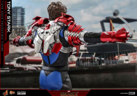 HOT908410 Iron Man 2 Movie Masterpiece Action Figure 1/6 Tony Stark (Mark V Suit Up Version)