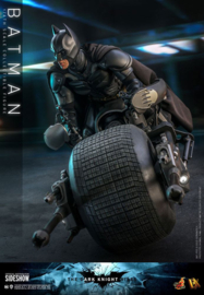 HOT907401 Batman The Dark Knight Rises MM 1/6 Batman