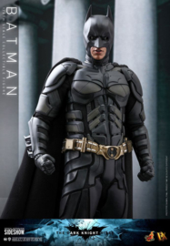 HOT907401 Batman The Dark Knight Rises MM 1/6 Batman