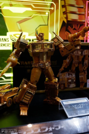 Takara MP-10 Golden Lagoon Masterpiece Convoy