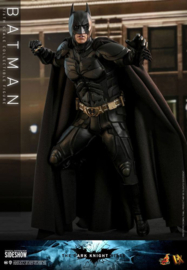 HOT907401 Batman The Dark Knight Rises MM 1/6 Batman