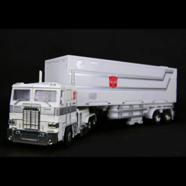 MP10U Ultra Magnus with Trailer