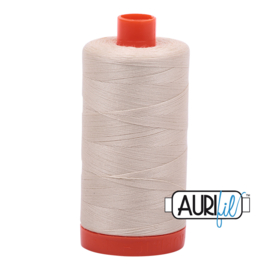 Aurifil Quiltgaren- MAKO NE 50/2 - 1300 meter - Kleur: 2310 - Licht Beige