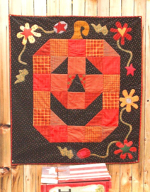 Meme's Quilts - 'Smiling Pumpkin'