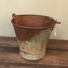 Emmer Old Iron Bucket