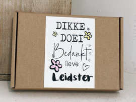 Bedankje leidster “Doosje gevuld Aap-Nood-Mies reep"
