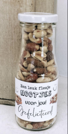 Cadeau felicitatie | Flesje nootjes "gefeliciteerd"