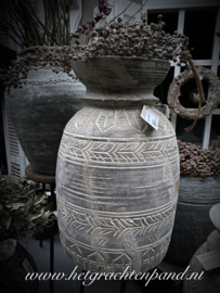 Wooden carved pot Aura Peeperkorn