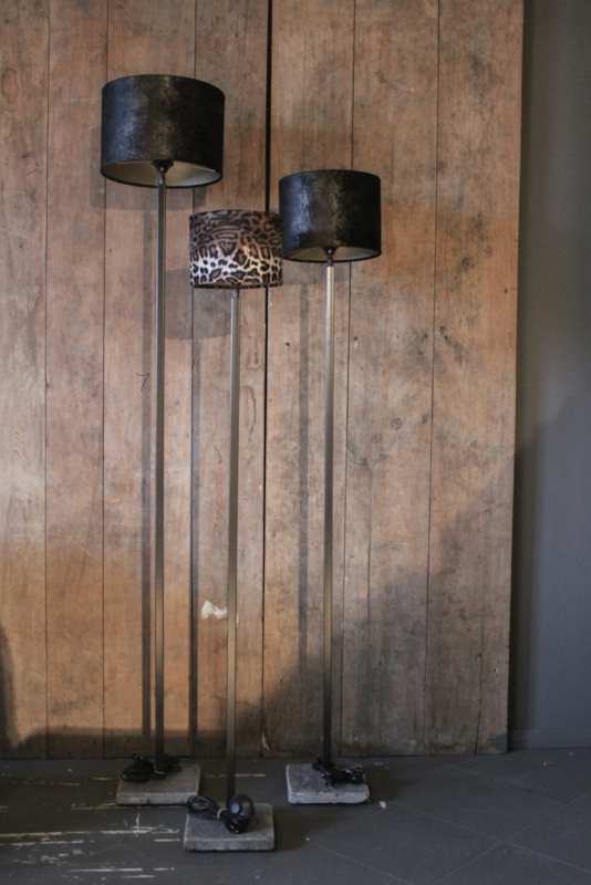 adelaar Uitscheiden rooster Staande lamp vierkante buis (18mm) met stenen voet 150 cm (zonder kap) |  Aura Peeperkorn LAMPEN | Het Grachtenpand CULEMBORG