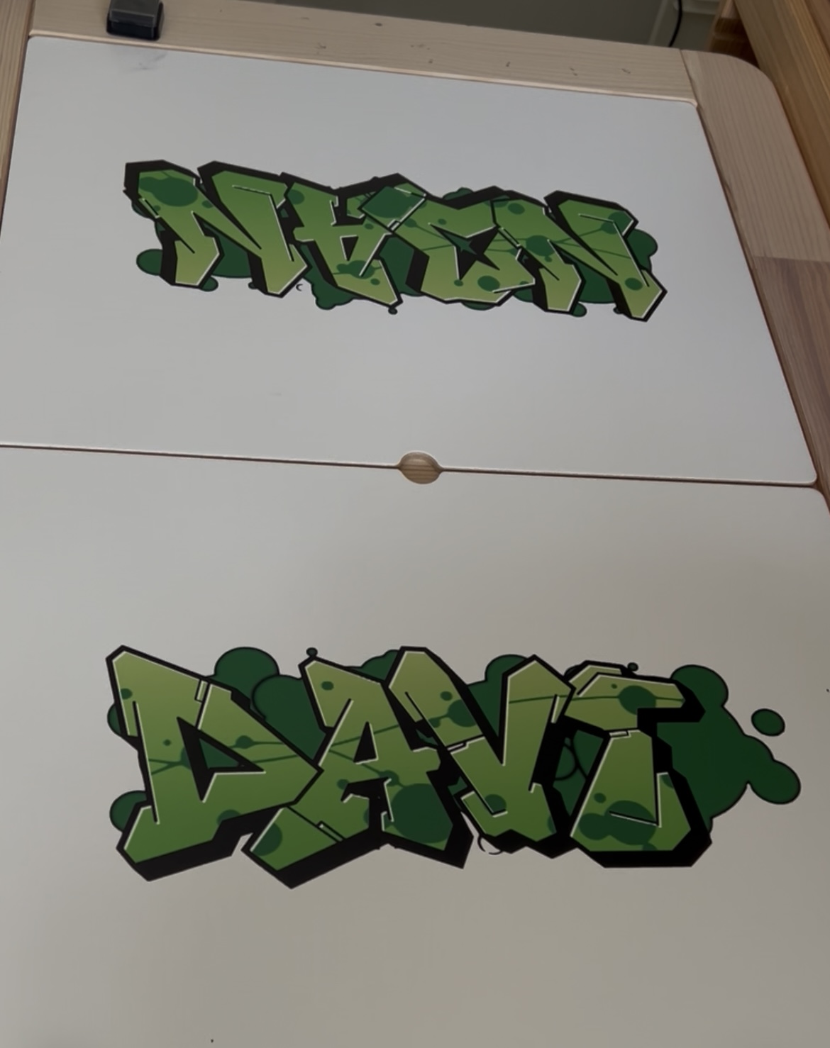 Krukje met tafeltje graffiti