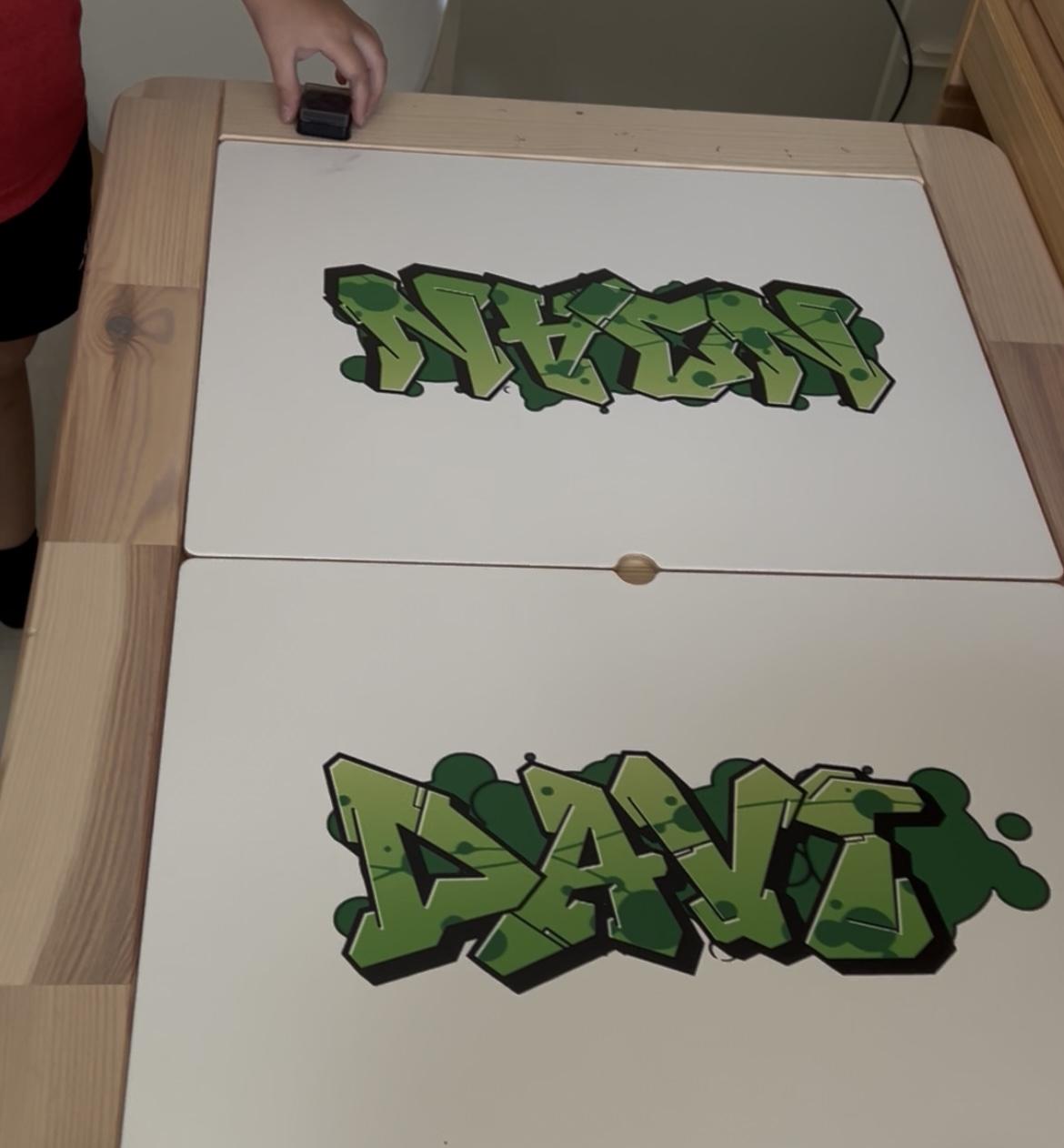 Krukje met tafeltje graffiti