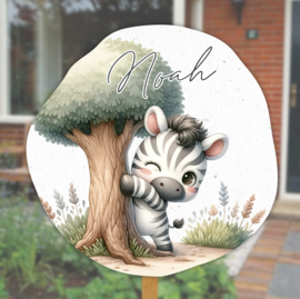 Geboortebord tuin – Zebra achter boom
