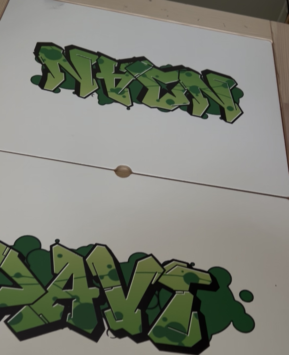 Krukje met tafeltje graffiti