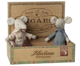 Maileg opa en oma in sigarendoos