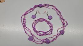 Setje met 3 armbanden, een ketting en een paar oorbellen