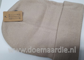 Mooie muts fijn gebreid, beige