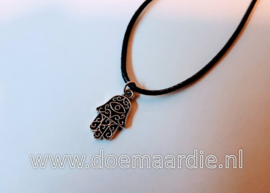 Ketting met hamsa hand in organza zakje