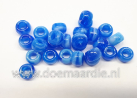 Kraal, gewolkt blauw. Per ong 50, gat 4 mm