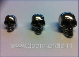 RVS skull, middel, gat 6 mm