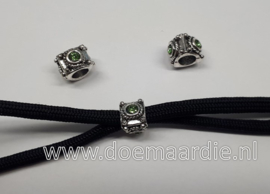 Ronde kraal driehoek, zilverkleurig met strass steentjes, gat 5,1 mm
