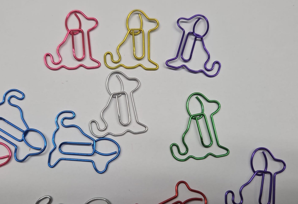 Paper clips, hond. 10 stuks.