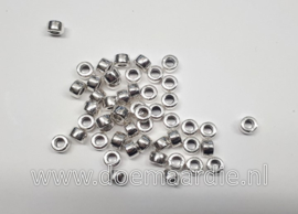Kleine zilverkleurige kraaltjes, per 10, gat 3 mm