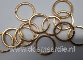 Sleutelhanger, plat. 20 mm binnen. Goud