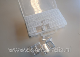 Plastic opbergbox met 64 fliptopdoosjes.