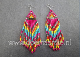 Prachtige Bohemian style oorbellen, fuchsia roze