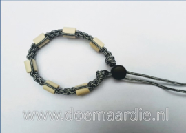 Keramiek armbandje met schuifstoppertje. 18/21 cm, origineel paracord type 1