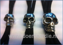 RVS skull, small, gat 5 mm