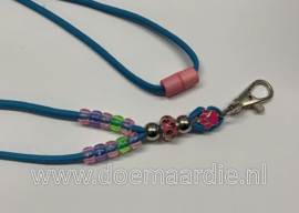 Keycord neon turquoise met mooie zomerse kleuren en pootjes