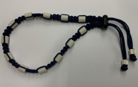 Tekenhalsband donker blauw met witte pootjes, 38 cm
