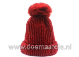 Muts, rood, met voering en pom pom