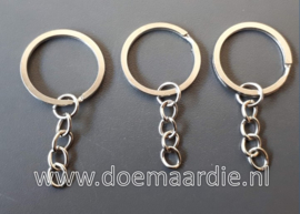 Sleutelhanger ring met ketting, zilver. 20 mm binnen