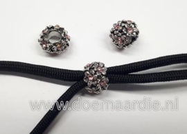 Bloem kraal, zilverkleurig met roze strass steentjes, gat 5 mm