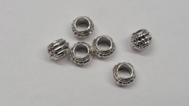 Kleine kraaltjes, zilverkleur, metaal, gat 4 mm per 6