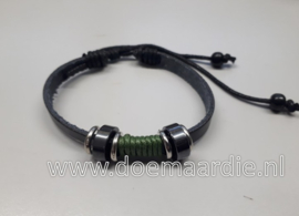 Handgemaakte armband met groene takeling en kralen, verstelbaar