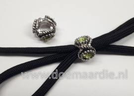 Kraal, zilverkleurig met groene strass steentjes, gat 5,6 mm