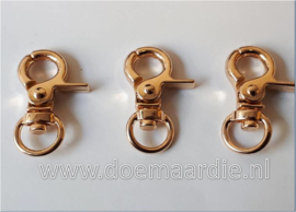 Trigger sleutelhanger licht goud kleur, 32 mm.