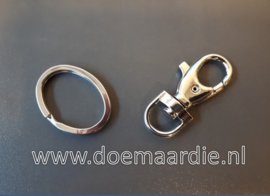 Sleutelhanger met ring, zilverkleur. 51 mm.