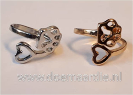 Kinderring met pootje en hartje, goud of zilver