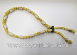 Tekenhalsband pale yellow,  37 cm.