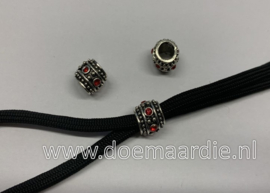 Ronde kraal, zilverkleurig met strass steentjes, gat 5,1 mm