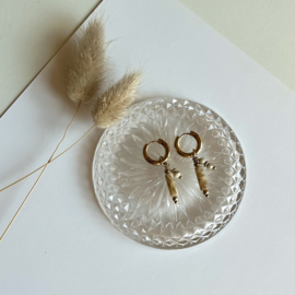 OORBELLEN BEIGE STEENTJES - GOLD PLATED