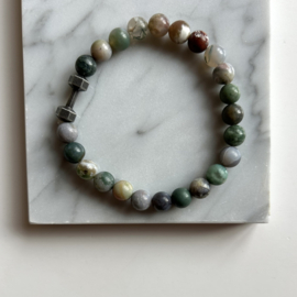 ELASTISCHE ARMBAND MET NATUURSTENEN EN DUMBELL